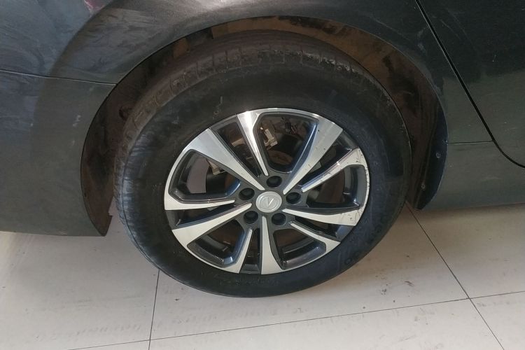 长安 逸动 2022款 PLUS 蓝鲸NE 1.4T GDI DCT尊贵版车身外观6002