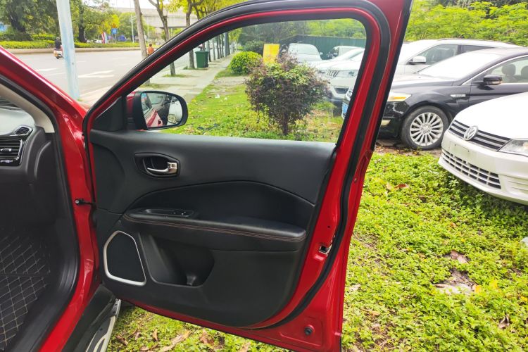 Jeep 指南者 2020款 220T 自动精英版中控内饰7005