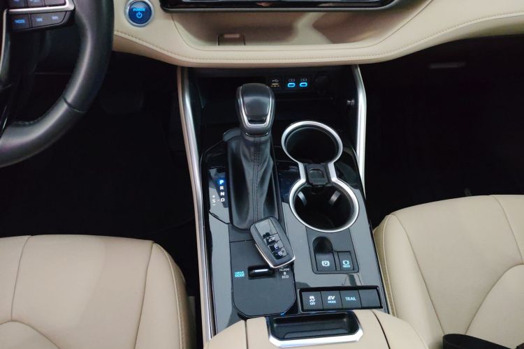 丰田 汉兰达 2022款 双擎 2.5L 四驱尊贵版 7座中控内饰18