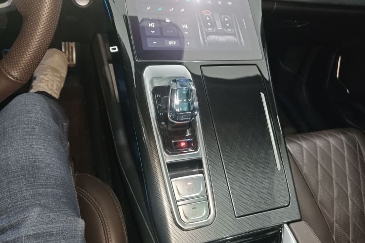 魏牌 摩卡 2021款 2.0T 两驱特醇版中控内饰18