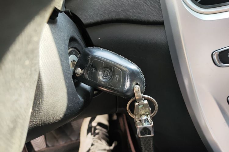 中华H3 2017款 1.5L 手动精英型中控内饰11