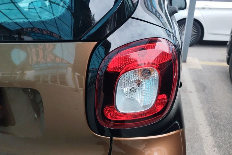 smart fortwo 2015款 1.0L 52千瓦硬顶灵动版车身外观6006