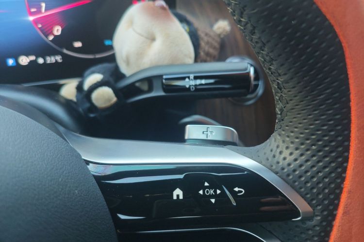 奔驰GLC 2024款 改款 GLC 300 L 4MATIC 动感型 5座中控内饰18