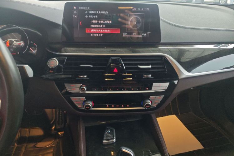 宝马5系 2019款 525Li M运动套装中控内饰16