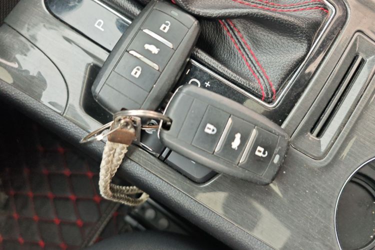 长安CS75 2017款 尚酷版 1.5T 自动锋悦型中控内饰7001