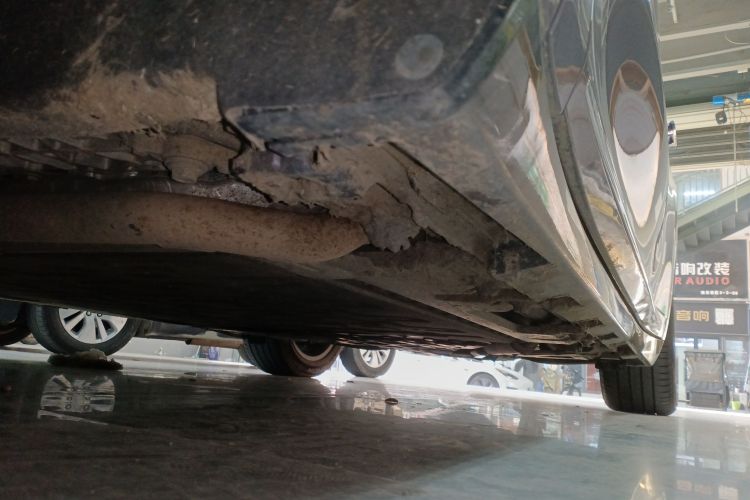 鸿蒙智行 智界R7 2025款 增程 251km Max局部细节9002