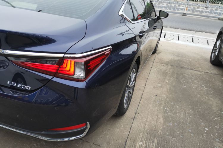 雷克萨斯ES 2022款 200 卓越版车身外观9