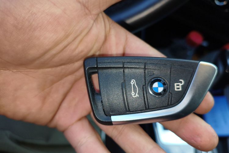 宝马1系 2019款 120i 领先型M运动套装中控内饰7001