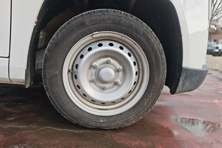 予风汽车 予风黄金仓 2025款 客车版 带慢充车身外观10