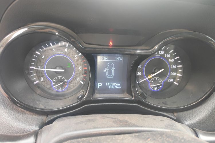 江铃 驭胜S350 2016款 2.0T 自动四驱汽油豪华版5座中控内饰14