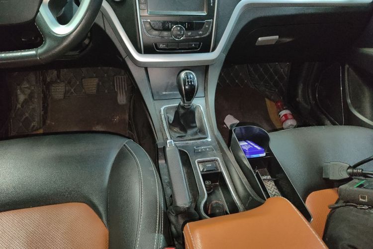 吉利汽车 帝豪 2016款 两厢RS 1.5L 手动向上版中控内饰18