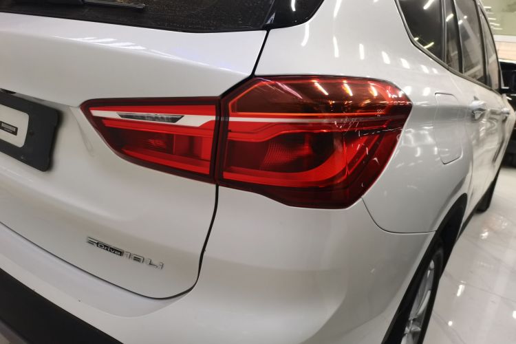 宝马X1 2019款 sDrive18Li 时尚型车身外观9