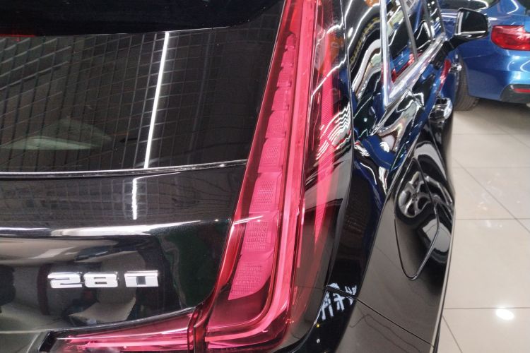 凯迪拉克XT4 2020款 28T 两驱领先型车身外观9