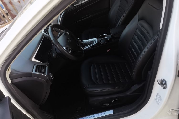 福特 蒙迪欧 2013款 1.5L GTDi180时尚型中控内饰19