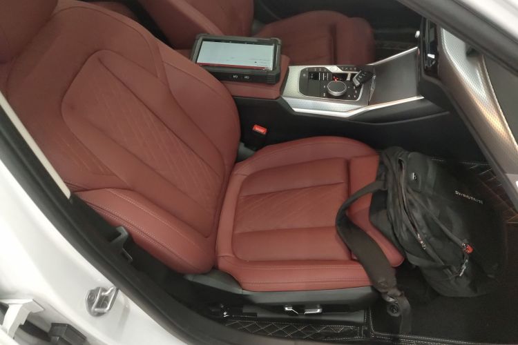 宝马3系 2025款 330Li M运动曜夜套装局部细节41