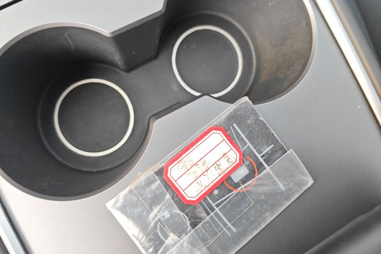 特斯拉 Model Y 2023款 长续航全轮驱动版中控内饰7001