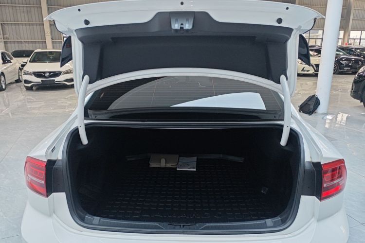 大众 凌渡 2021款 280TSI DSG豪华魅影版机舱底盘23