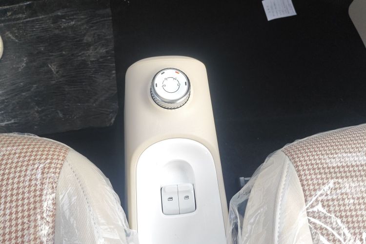 五菱汽车 宏光MINIEV 2024款 第三代 215km 青春版中控内饰18