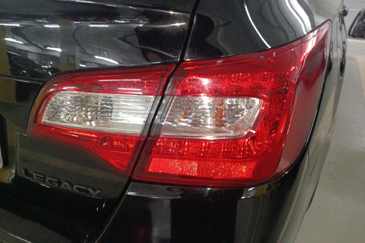 斯巴鲁 力狮 2020款 改款 2.5i 荣耀限量版 EyeSight车身外观9