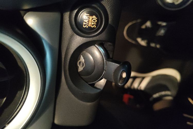 MINI 2011款 1.6L ONE中控内饰11