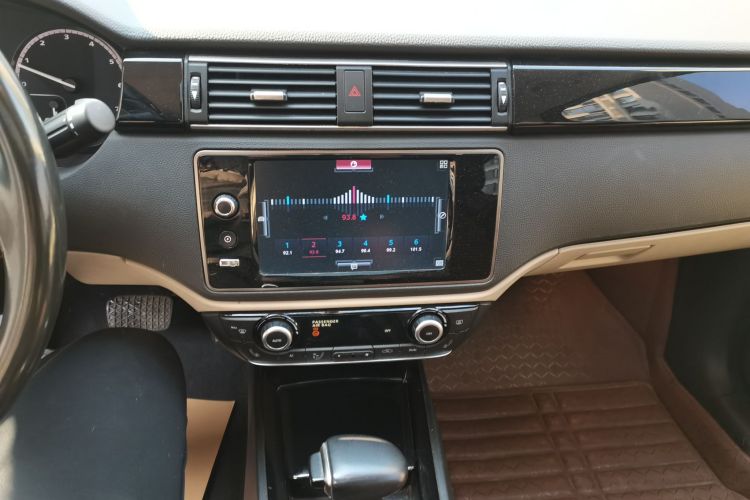 观致3 2014款 三厢 1.6T 自动致臻型中控内饰16