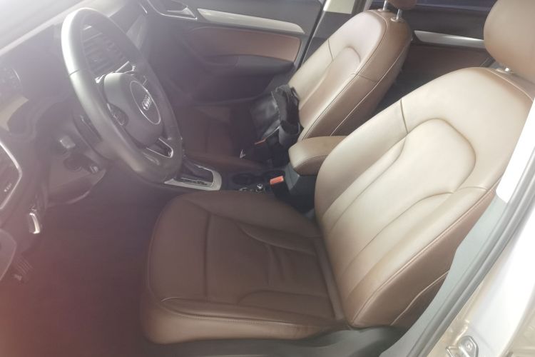 奥迪Q3 2013款 35 TFSI 舒适型中控内饰19