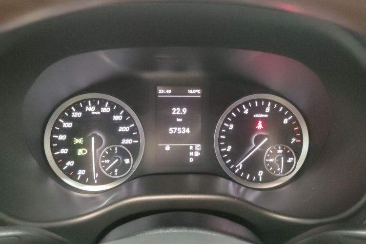 奔驰 威霆 2021款 2.0T 精英版 7座局部细节14