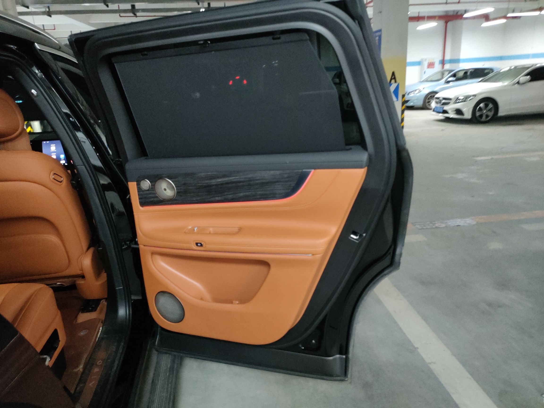 鸿蒙智行 问界M9 2024款 增程 Ultra版 42kWh 6座版