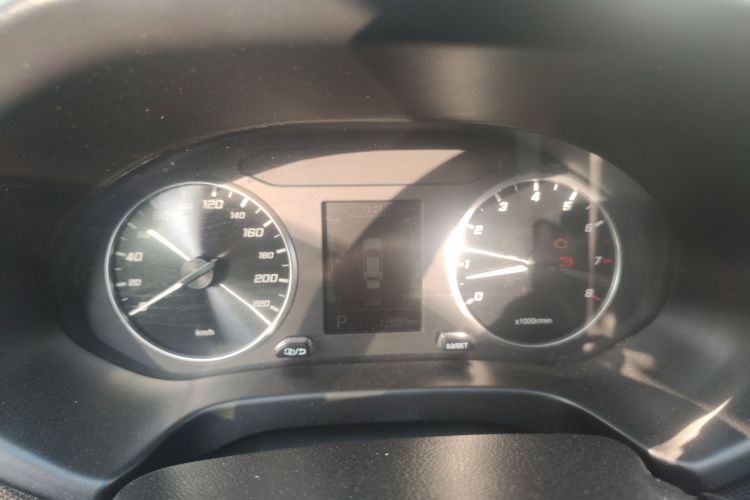 奇瑞 瑞虎5x 2019款 HERO 1.5L CVT时尚版局部细节14