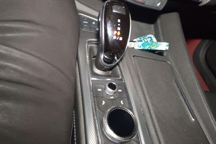 凯迪拉克CT5 2020款 28T 豪华型中控内饰18