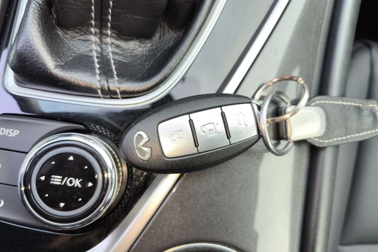 英菲尼迪Q50L 2016款 2.0T 舒适版中控内饰11