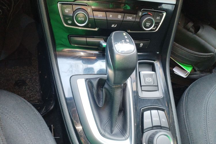 宝马2系多功能旅行车 2015款 218i 领先型中控内饰18