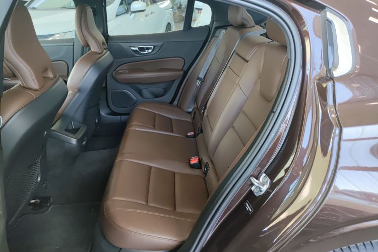 沃尔沃S60 2020款 T4 智逸豪华版中控内饰21