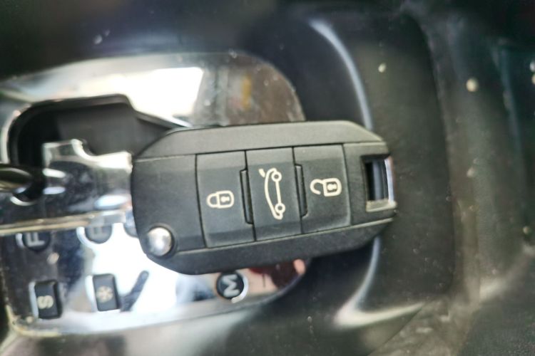 雪铁龙C3-XR 2018款 1.6L 自动先锋型中控内饰11