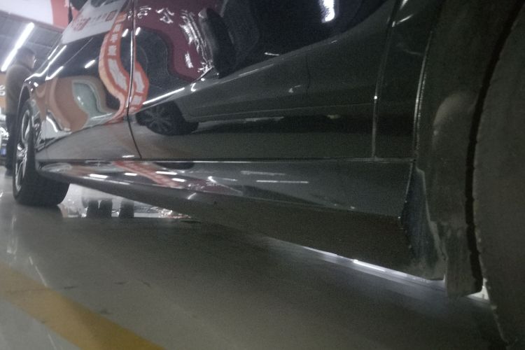 奔驰E级 2017款 改款 E 300 运动型局部细节9002