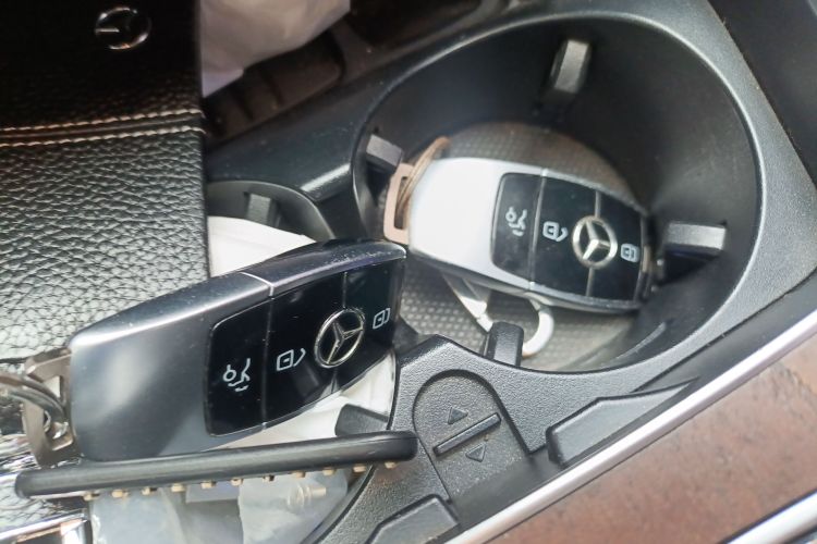 奔驰E级 2018款 E 200 L中控内饰11