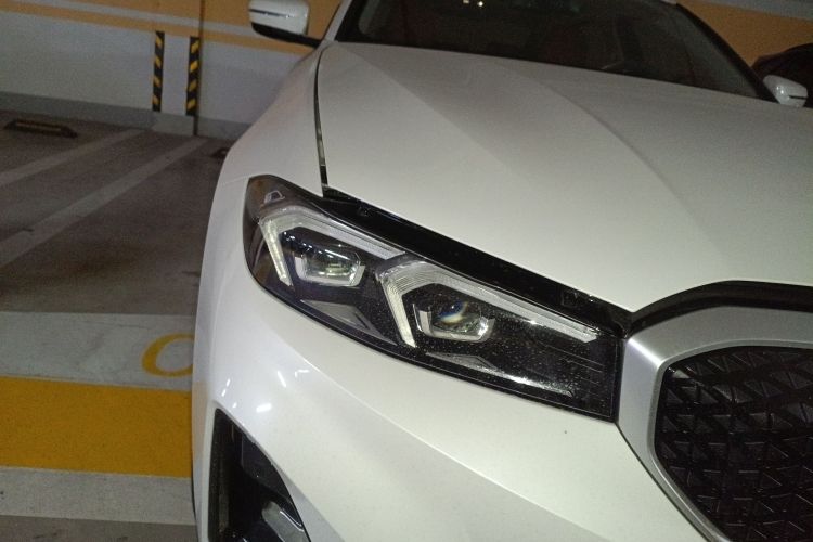 宝马i3 2025款 eDrive 35 L车身外观8