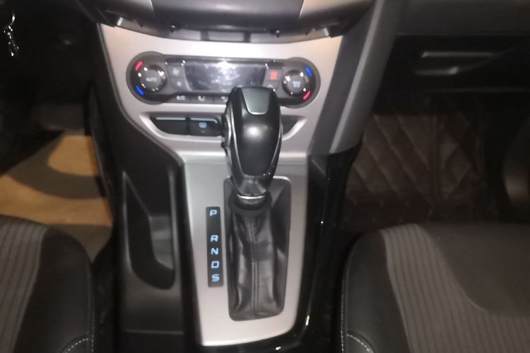 福特 福克斯 2012款 两厢 1.6L 自动风尚型局部细节18