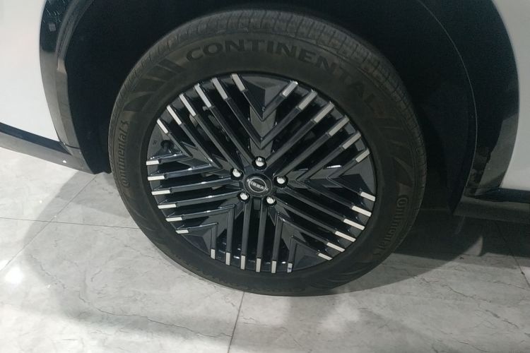 日产 探陆 2024款 380VC-TURBO 四驱智尊版 6座车身外观6008