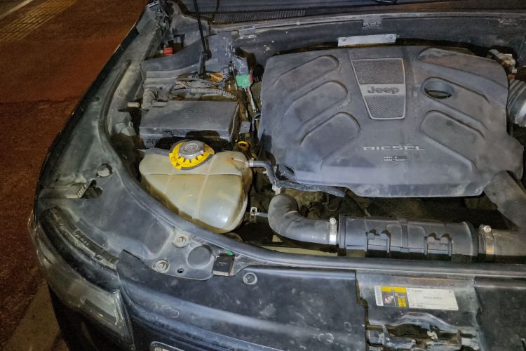 Jeep 大切诺基(进口) 2014款 3.0TD 柴油 舒享导航版局部细节9006