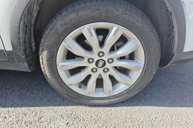 奔腾T33 2019款 1.6L 自动豪华型 国VI车身外观10