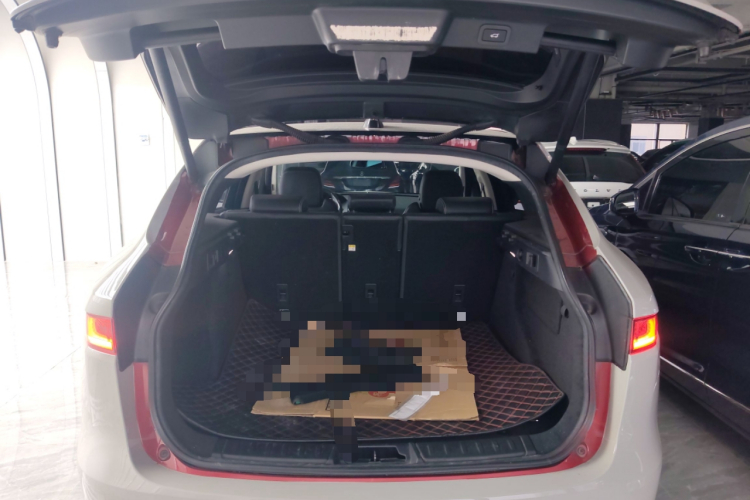 捷豹F-PACE 2016款 3.0 SC 四驱R-Sport运动版局部细节23