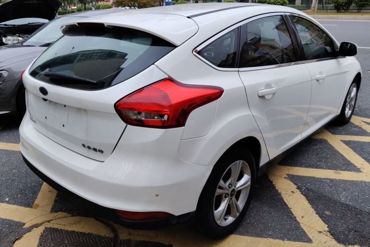 福特 福克斯 2015款 两厢 1.6L 自动舒适型车身外观7