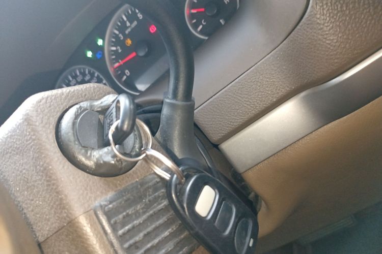 别克GL8 2014款 2.4L 经典版中控内饰11