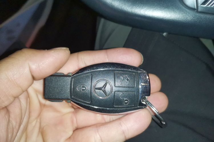 奔驰C级 2017款 改款 C 200 运动版中控内饰11