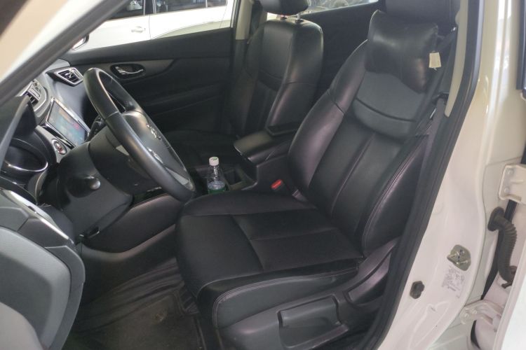 日产 奇骏 2015款 2.0L CVT舒适MAX版 2WD局部细节19