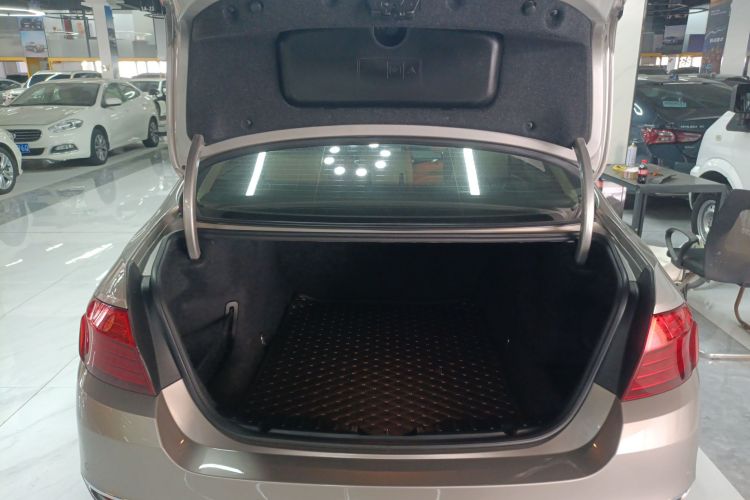 宝马5系 2014款 525Li 豪华设计套装局部细节23