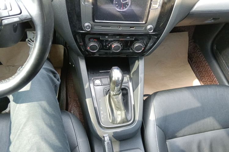 大众 速腾 2017款 1.6L 自动舒适型中控内饰18