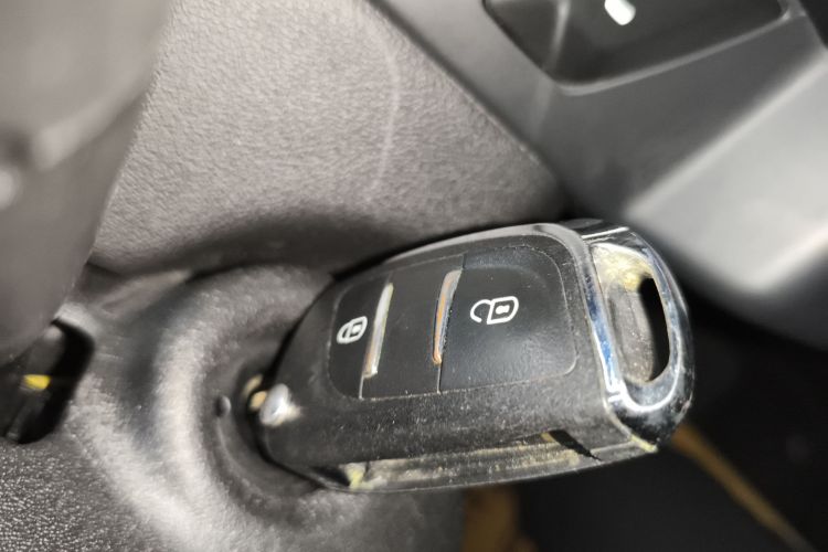 雪铁龙 世嘉 2013款 三厢 1.6L 自动品享型中控内饰7001