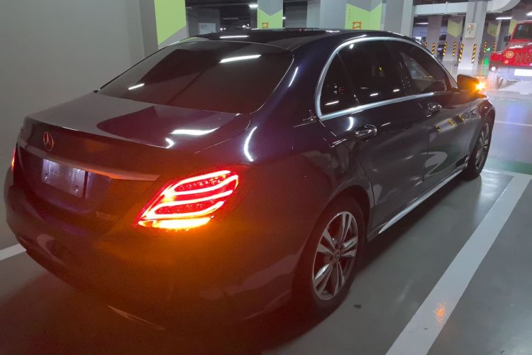 奔驰C级 2017款 改款 C 200 L 运动版车身外观7